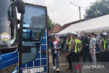 Ramp check di Terminal Cianjur, Polisi temukan sopir tanpa SIM hingga bus tak laik jalan