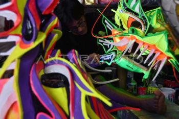 Produksi barongsai dan liong di Bogor