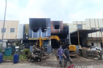 Kasus Gudang Pestisida terbakar di Tangsel, Polisi telusuri dampak ke Sungai Cisadane