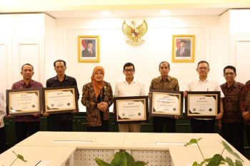Pemkot Denpasar raih penghargaan zona integritas WBK dan WBBM 2025