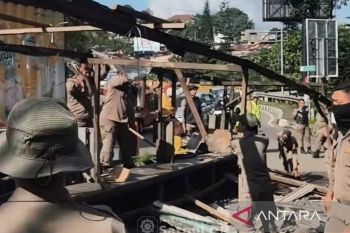 Penertiban PKL di kawasan Puncak Bogor didukung pembongkaran mandiri