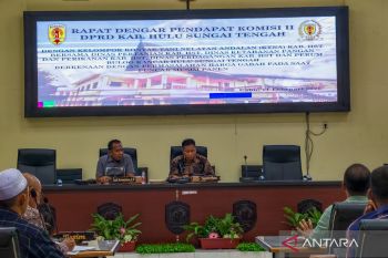 Komisi II DPRD HST RDP dengan KTNA terkait permasalahan harga gabah
