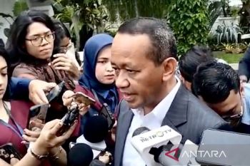 Lapor ke Presiden Prabowo, Bahlil: Stok BBM cukup jelang Ramadhan hingga lebaran