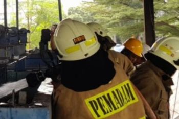 Bak air milik PAM Jaya di Penjaringan terbakar