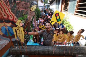Pentas wayang edukasi keselamatan berlalu lintas