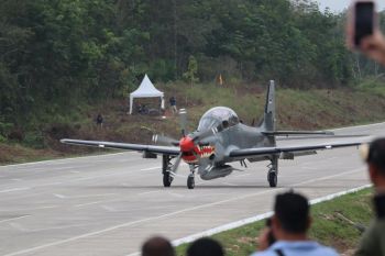 Jalan tol didarati pesawat tempur merupakan optimalisasi infrastruktur