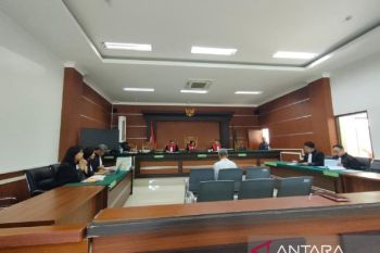 Terdakwa dugaan korupsi Unsrat tolak dakwaan