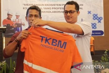 Pelindo Pangkalbalam serahkan ratusan Alat Pelindung Diri TKBM