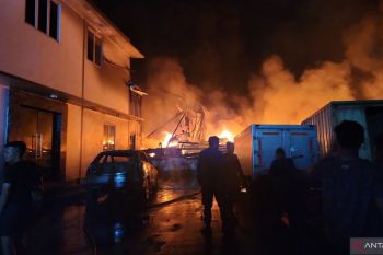 BPBD Tangerang berhasil padamkan kebakaran pabrik cat