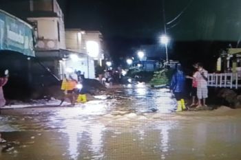 170 KK mengungsi akibat banjir setinggi 40-60 cm di Tanjung Raya Agam