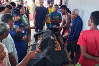Polres Tanimbar dan tim SAR temukan korban kecelakaan laut akibat cuaca ekstrem