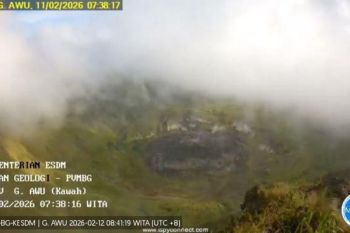 Gempa vulkanik dangkal Gunung Awu meningkat 14 kejadian/hari