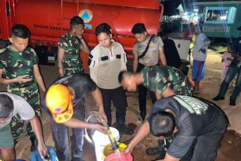 Forkopimda Lingga salurkan air bersih untuk warga yang terdampak kekeringan