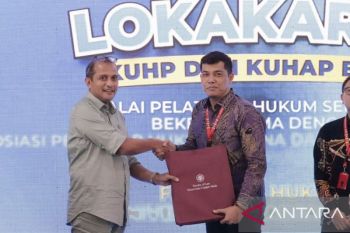 Kakanwil Raih Penghargaan Terbaik I di Lokakarya KUHP--KUHAP UGM, Tegaskan Komitmen Transformasi Hukum di Riau