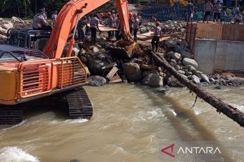 Banjir Agam, 2 jembatan darurat yang baru dibangun hanyut dibawa arus