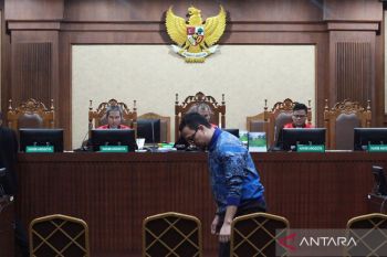 Tiga terdakwa perintangan kasus korupsi dituntut 8 hingga10 tahun penjara