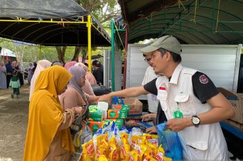 Satgas Saber Polres Balangan dan pemda gelar pasar murah
