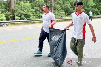 Otorita-Kopassus kumpul 3,5 ton sampah di sepanjang jalan utama IKN