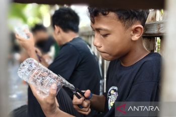 Sabangau Ranger ubah sampah plastik jadi pot dan tanam 50 tanaman
