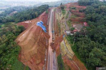 Jalur Lingkar Utara Jatigede ditutup sementara akibat longsor