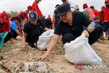 Pemkab Badung gelar aksi bersih sampah di Pantai Kedonganan