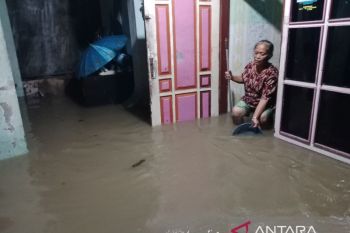 Banjir menerjang 17 desa di delapan kecamatan di Jember