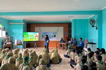 Mahasiswa KKN-DIK UMS 2026 manfaatkan Smart Box untuk edukasi anti-bullying di SD MPK Pracimantoro