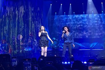 Kaka Slank nyanyikan lagu "Sia-Sia" di konser KOMA Mahalini