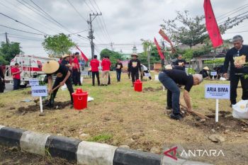 PDIP Surakarta terlibat pada penghijauan di daerah lewat gerakan tanam pohon