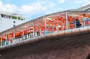 Imlek, ada festival lampion di Halte Transjakarta