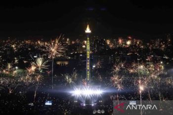 Kawasan Monas dibuka hingga pukul 22.00 WIB selama libur Imlek