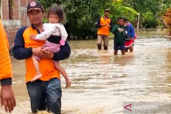 Tanggul Sungai Cabean Demak jebol akibatkan ratusan rumah warga kebanjiran