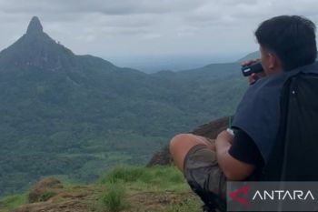 Ratusan wisatawan padati puncak Bukit Putri Sumsel