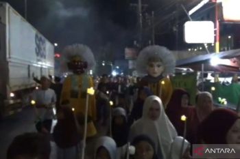 Ondel-ondel turut meriahkan suasana pawai Tarhib Ramadhan di Cikarang