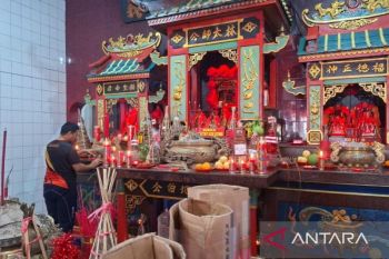 Kelenteng Tek Seng Bio Cikarang bersolek sambut Imlek