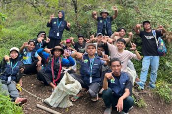 Cegah longsor di Sembalun, KKN IAIH Pancor tanam pohon di Bukit Bao Daya