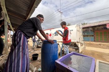 Aliran air bersih pasca banjir