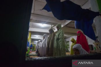 Shalat tarawih pertama Naqsabandiyah di Kota Padang