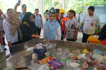 Berau kelola sampah berbasis komunal di Derawan