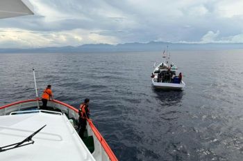 Tim SAR cari dua korban kapal tenggelam di perairan Selat Makassar