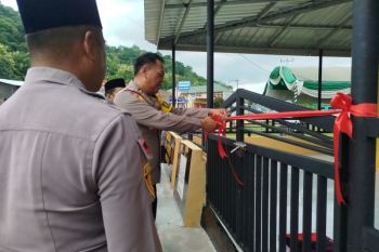 Kapolres Dompu meresmikan Musholla Al-Yaminy Polsek Hu'u jelang Ramadhan