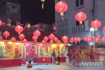 Warga keturunan Tionghoa di Belitung sembahyang malam Imlek