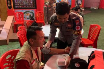 Imlek, Polres Lingga beri layanan kesehatan gratis kepada pengunjung klenteng