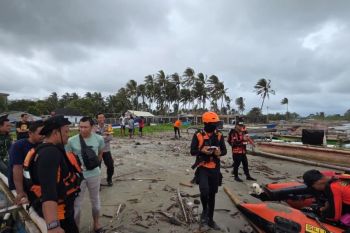 Tim SAR gabungan cari remaja terseret ombak Pantai Camara Pandeglang
