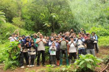 KKN MMK Posko 3 UIN Walisongo gelar aksi ekologi, tanam ratusan bibit di Curug Sedandang Gunung Setlerep