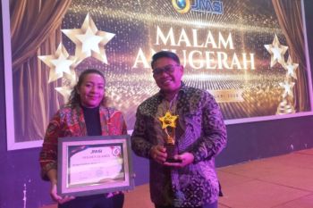 Gubernur Papua raih penghargaan "golden leader" dari JMSI