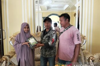 Anggota DPRD Gorontalo Utara bagikan buku Iqro sambut ramadhan