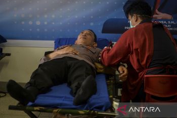 Bakti sosial Polri untuk buruh di Tangerang