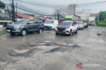 Warga Bekasi desak Pemprov Jabar segera perbaiki Jalan KH Ma'mun Nawawi