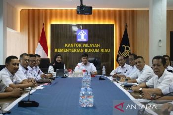 Kanwil Kemenkum Riau Serahkan Hasil Analisis Perda Lahan Pangan Berkelanjutan, Perkuat Komitmen Ketahanan Pangan Daerah